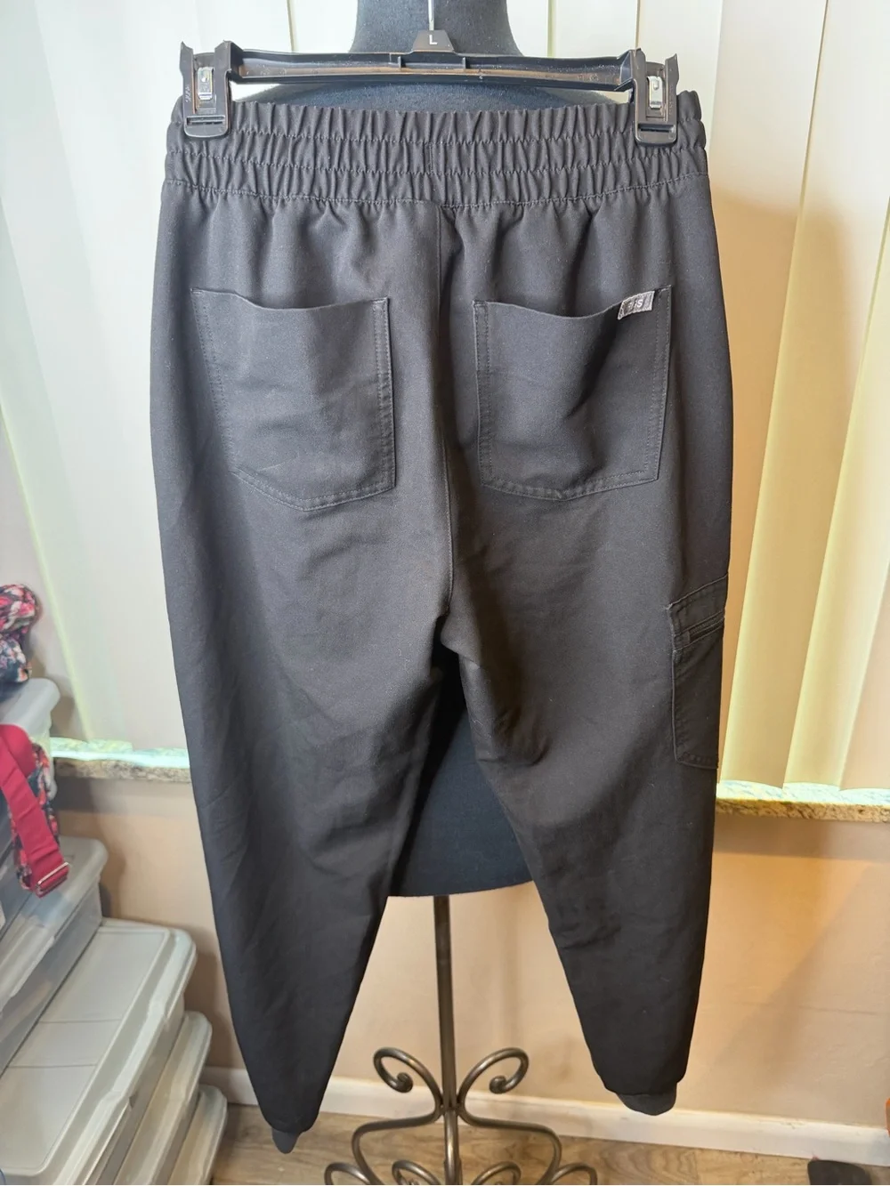 FIGS Zamora Jogger Scrub Pants black, distinct gray drawstring Size XS